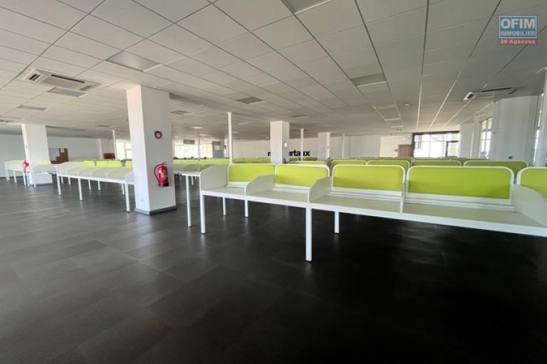 4 bureaux professionnels de 1 000 m2 sur 4 niveaux &agrave; Alarobia ( CONTACT LALAINA )