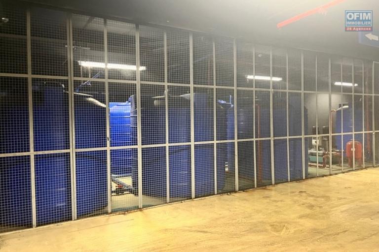 4 bureaux professionnels de 1 000 m2 sur 4 niveaux &agrave; Alarobia ( CONTACT LALAINA )