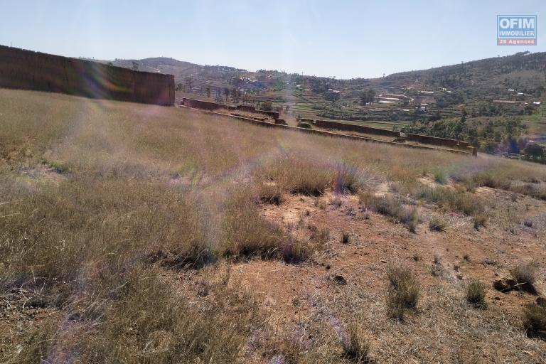 A vendre un terrain de 9000 m2 sur la RN2