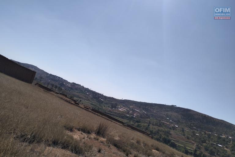 A vendre un terrain de 9000 m2 sur la RN2