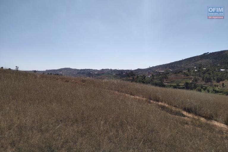 A vendre un terrain de 9000 m2 sur la RN2