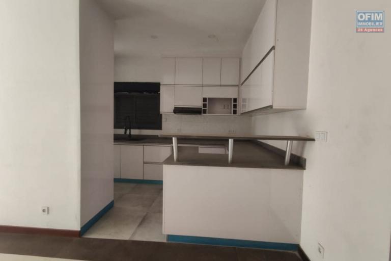 A LOUER Villa F6 neuve à Mahatony 034 02 218 69
