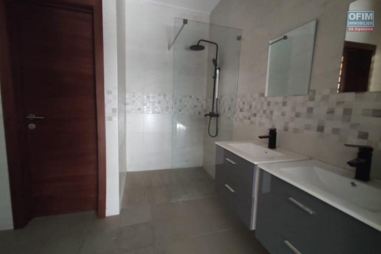 A LOUER Villa F6 neuve &agrave; Mahatony