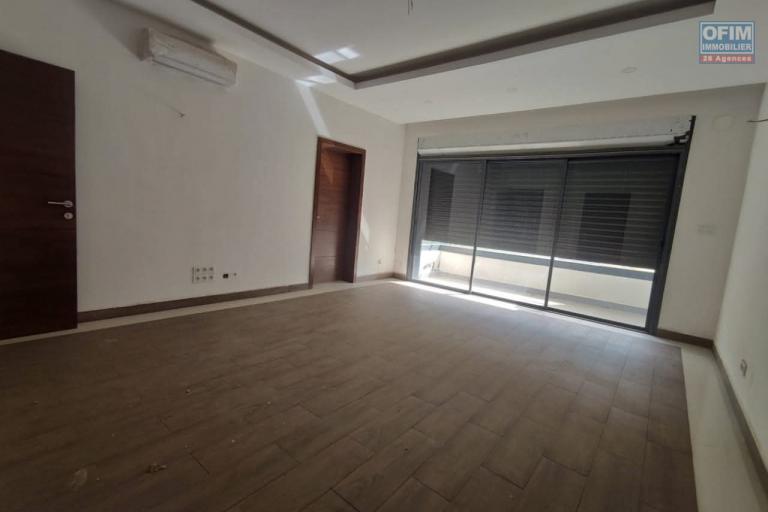 A LOUER Villa F6 neuve à Mahatony 034 02 218 69