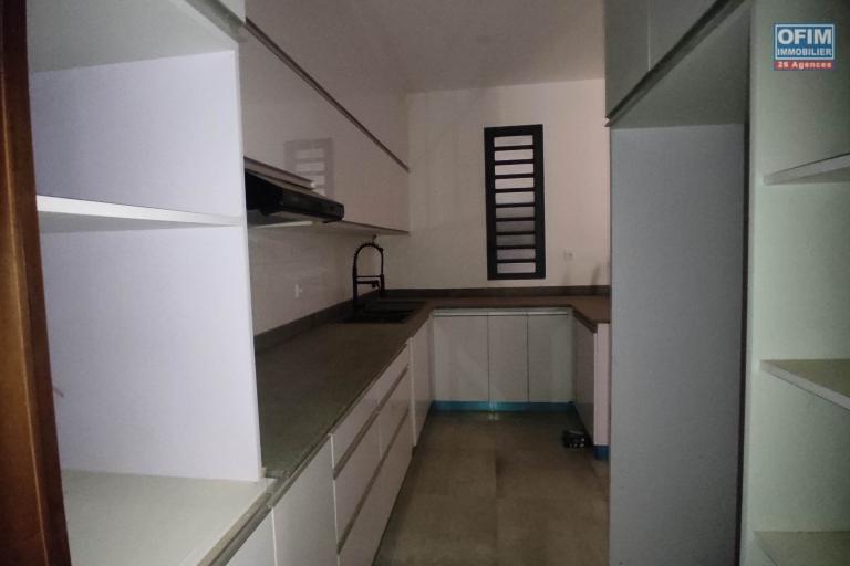 A LOUER Villa F6 neuve &agrave; Mahatony