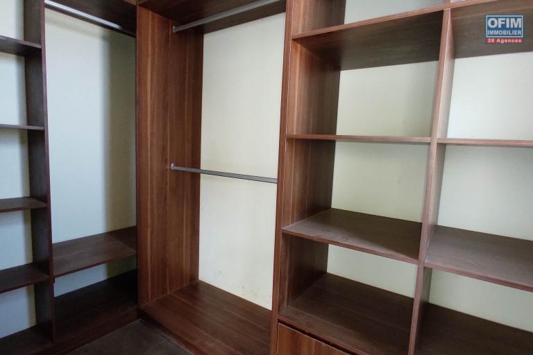 A LOUER Villa F6 neuve à Mahatony 034 02 218 69