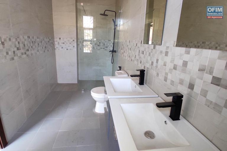A LOUER Villa F6 neuve à Mahatony 034 02 218 69
