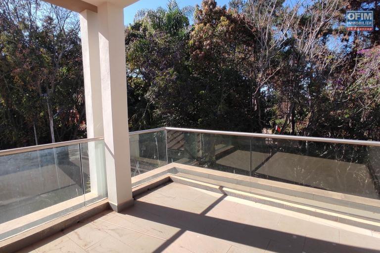 A LOUER Villa F6 neuve &agrave; Mahatony