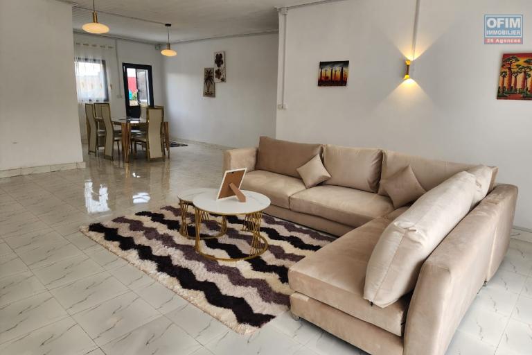Location saisonni&egrave;re et longue dur&eacute;e - appartement T4 neuf meubl&eacute; &agrave; Soavinarivo Ivato &agrave; 5 mn de l&rsquo;a&eacute;roport. Contact Mr Jacky