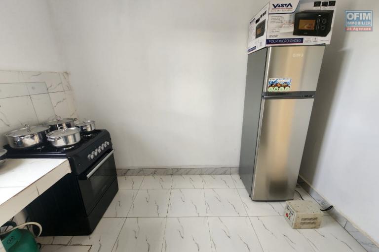 Location saisonnière et longue durée - appartement T4 neuf meublé à Soavinarivo Ivato à 5 mn de l’aéroport. Contact Mr Jacky 0340244304