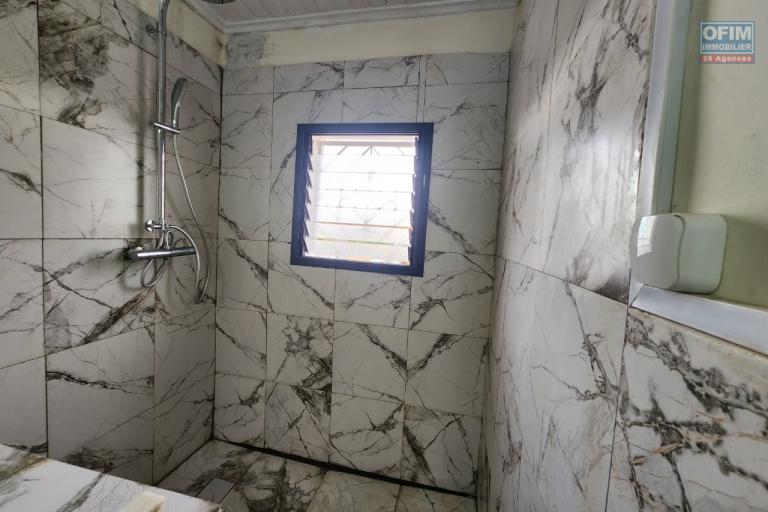 Location saisonni&egrave;re et longue dur&eacute;e - appartement T4 neuf meubl&eacute; &agrave; Soavinarivo Ivato &agrave; 5 mn de l&rsquo;a&eacute;roport. Contact Mr Jacky