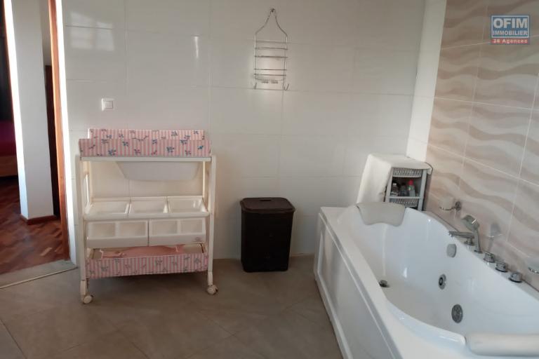 a louer une maison de type F4 situ&eacute;e &agrave; Imerimanjaka ambohijanaka, Francia