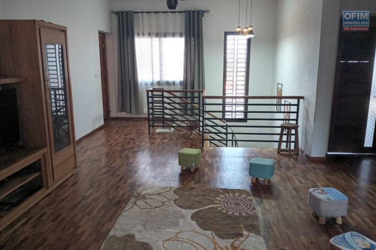 a louer une maison de type F4 situ&eacute;e &agrave; Imerimanjaka ambohijanaka, Francia