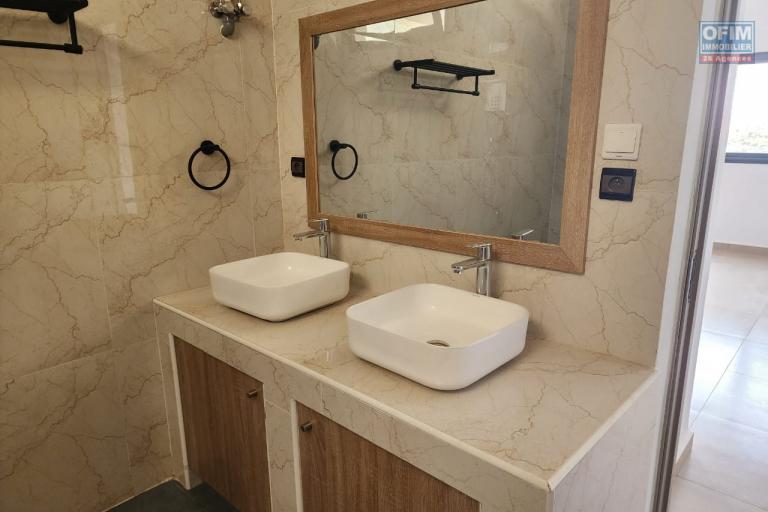 En location un appartement de standing neuf de type T3+ et T4+ avec une surface habitable de 177m2 et 244m2 avec piscine commune, &eacute;quip&eacute; kit anti-d&eacute;lestage et r&eacute;servoir d'eau avec surpresseur. Contact Mr Jacky