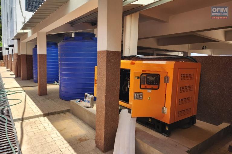 En location un appartement de standing neuf de type T4+ avec une surface habitable de 244m2 avec piscine commune, &eacute;quip&eacute; kit anti-d&eacute;lestage et r&eacute;servoir d'eau avec surpresseur. Contact Mr Jacky 0340244304