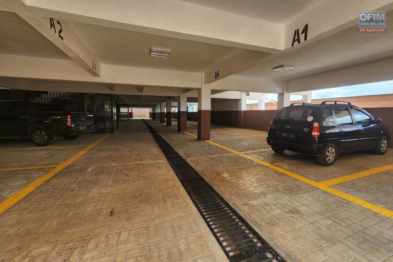 En location un appartement de standing neuf de type T3+ et T4+ avec une surface habitable de 177m2 et 244m2 avec piscine commune, &eacute;quip&eacute; kit anti-d&eacute;lestage et r&eacute;servoir d'eau avec surpresseur. Contact Mr Jacky