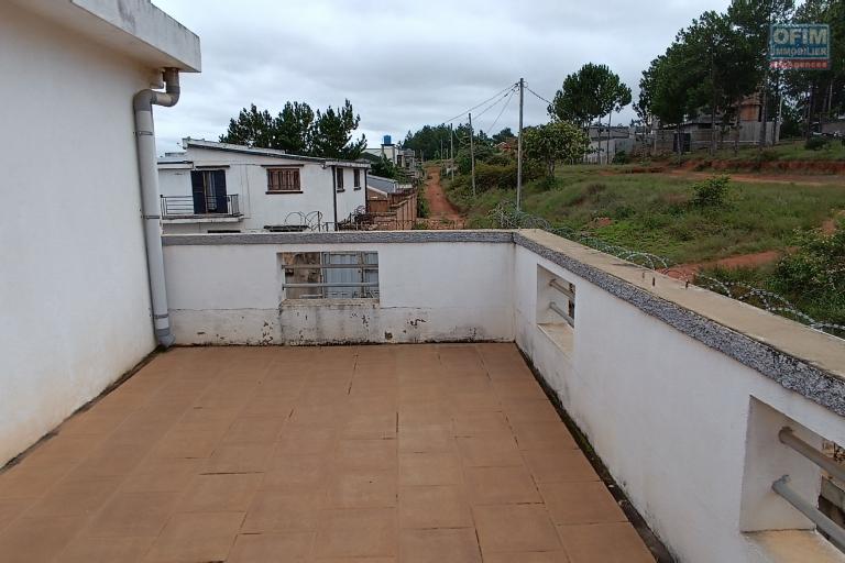 A VENDRE Une propriété de 520m2 avec maison F4 à snowy Avaratra, tel 034 02 218 69