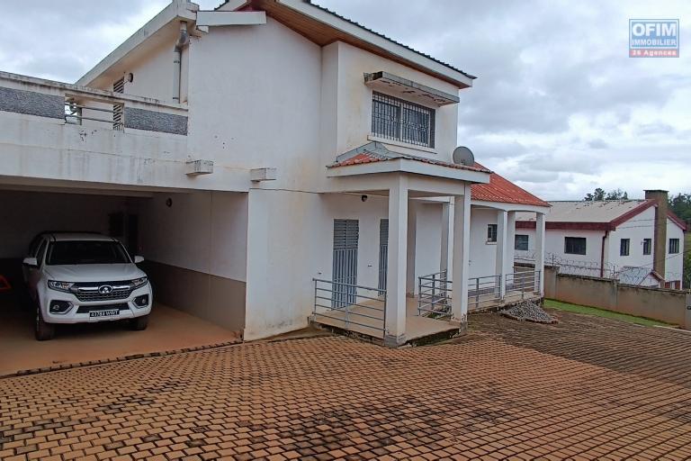 A VENDRE Une propriété de 520m2 avec maison F4 à snowy Avaratra, tel 034 02 218 69