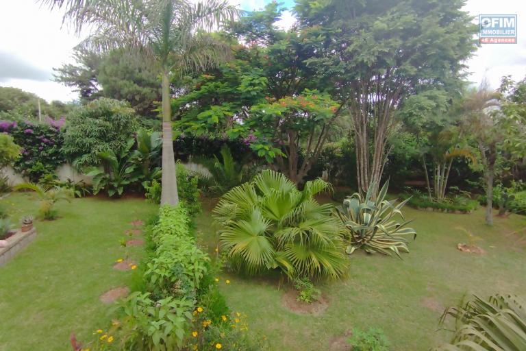 A vendre, une belle villa F6 dans un quartier résidentiel à Ambodiafontsy Ampitatafika- Antananarivo (contact)