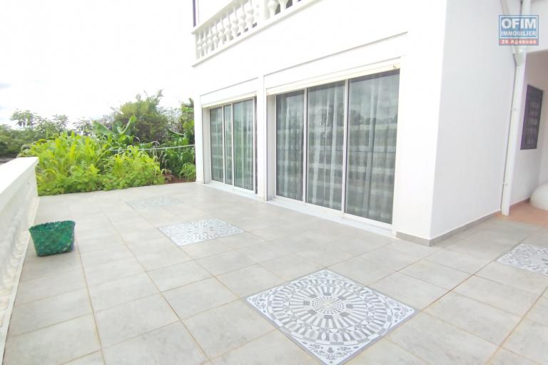 A vendre, une belle villa F6 dans un quartier résidentiel à Ambodiafontsy Ampitatafika- Antananarivo (contact)