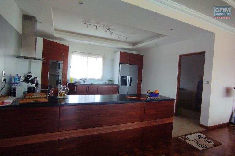 A vendre, une belle villa F6 dans un quartier r&eacute;sidentiel &agrave; Ambodiafontsy Ampitatafika- Antananarivo (contact 0341654755)