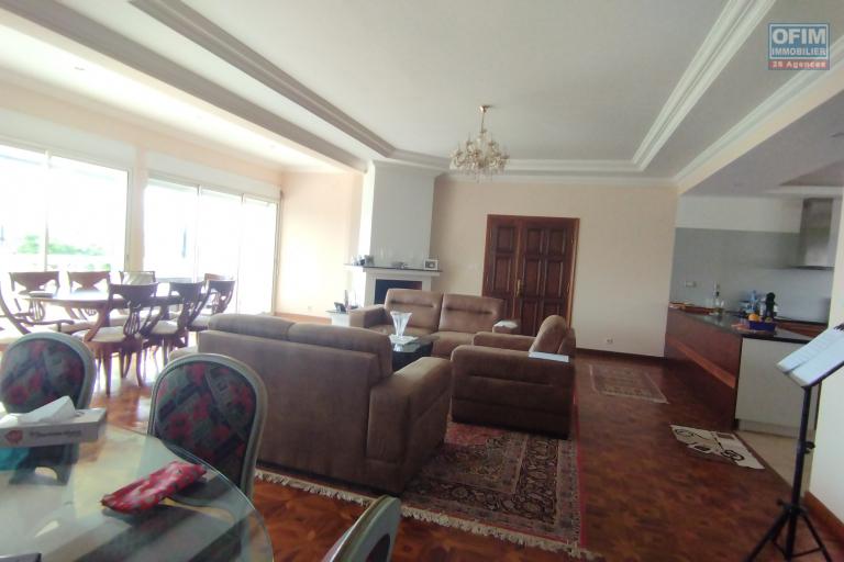 A vendre, une belle villa F6 dans un quartier r&eacute;sidentiel &agrave; Ambodiafontsy Ampitatafika- Antananarivo (contact 0341654755)