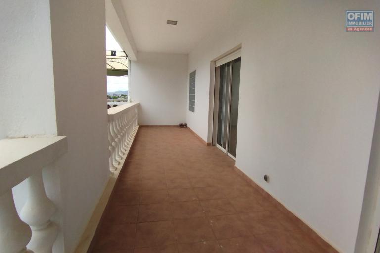 A vendre, une belle villa F6 dans un quartier r&eacute;sidentiel &agrave; Ambodiafontsy Ampitatafika- Antananarivo (contact 0341654755)