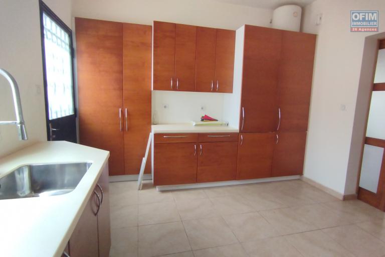 A vendre, une belle villa F6 dans un quartier r&eacute;sidentiel &agrave; Ambodiafontsy Ampitatafika- Antananarivo (contact 0341654755)