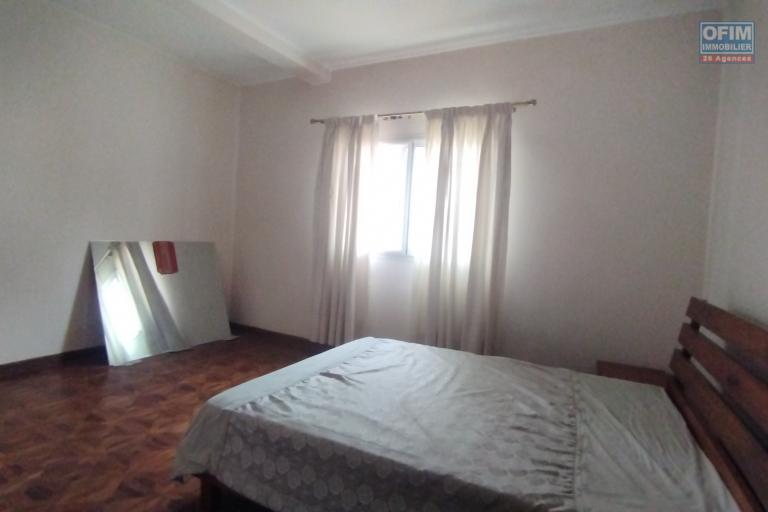 A vendre, une belle villa F6 dans un quartier résidentiel à Ambodiafontsy Ampitatafika- Antananarivo (contact)