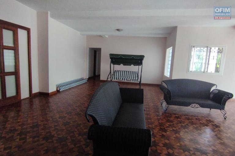 A vendre, une belle villa F6 dans un quartier r&eacute;sidentiel &agrave; Ambodiafontsy Ampitatafika- Antananarivo (contact 0341654755)