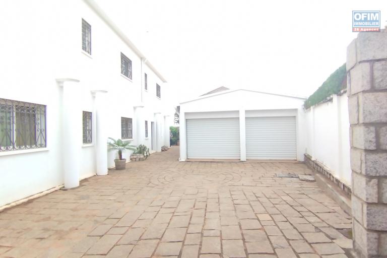 A vendre, une belle villa F6 dans un quartier r&eacute;sidentiel &agrave; Ambodiafontsy Ampitatafika- Antananarivo (contact 0341654755)