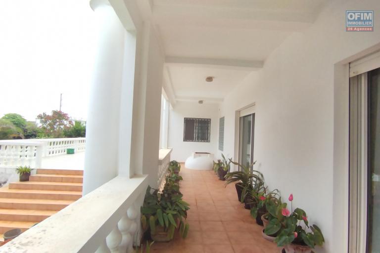 A vendre, une belle villa F6 dans un quartier résidentiel à Ambodiafontsy Ampitatafika- Antananarivo (contact)