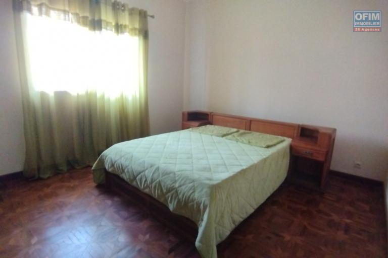 A vendre, une belle villa F6 dans un quartier résidentiel à Ambodiafontsy Ampitatafika- Antananarivo (contact)
