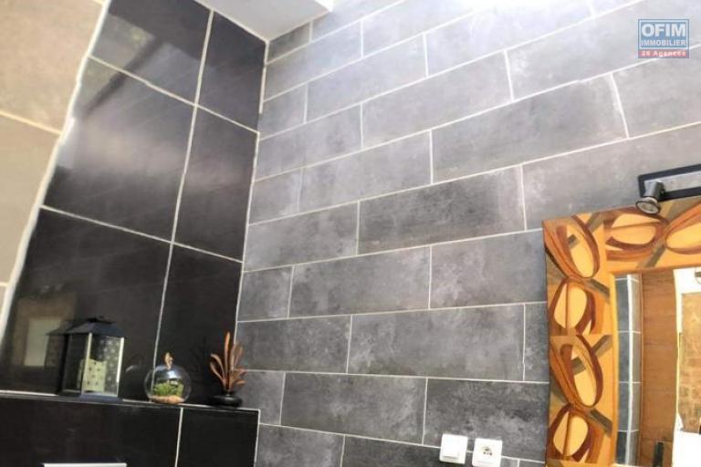 A louer, belle villa de haut standing meubl&eacute;e F5 , avec piscine &agrave; Andohanimandroseza- Antananarivo (contact Felana 0341654755)