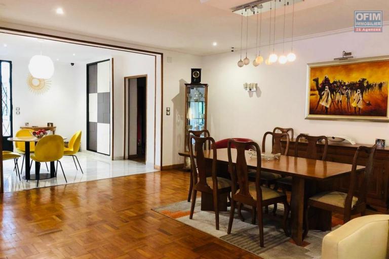 A louer, belle villa de haut standing meubl&eacute;e F5 , avec piscine &agrave; Andohanimandroseza- Antananarivo (contact Felana 0341654755)
