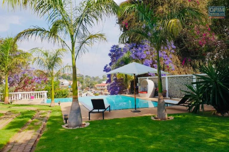 A louer, belle villa de haut standing meubl&eacute;e F5 , avec piscine &agrave; Andohanimandroseza- Antananarivo (contact Felana 0341654755)
