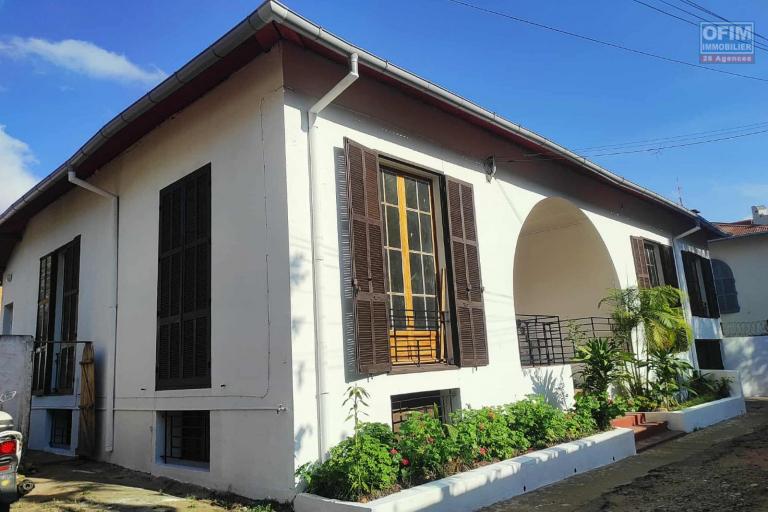 A LOUER, une villa F5 sise &agrave; Ambohidahy.