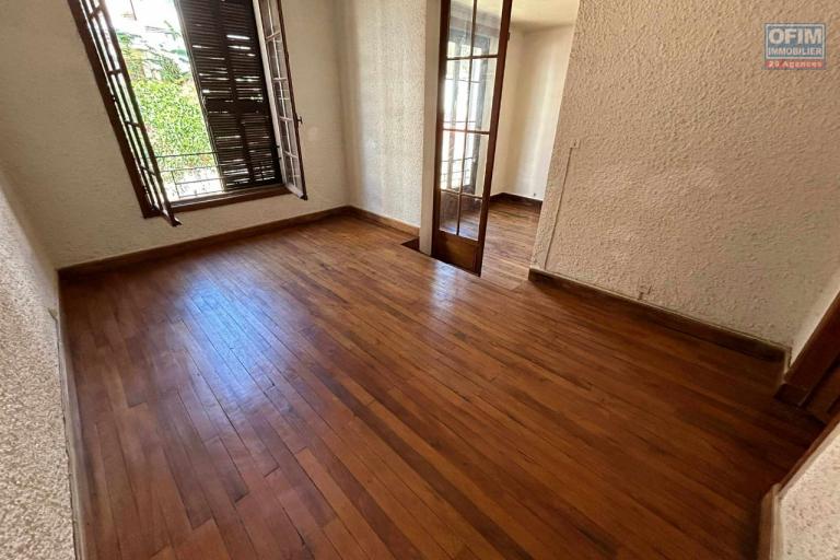 A LOUER, une villa F5 sise &agrave; Ambohidahy.