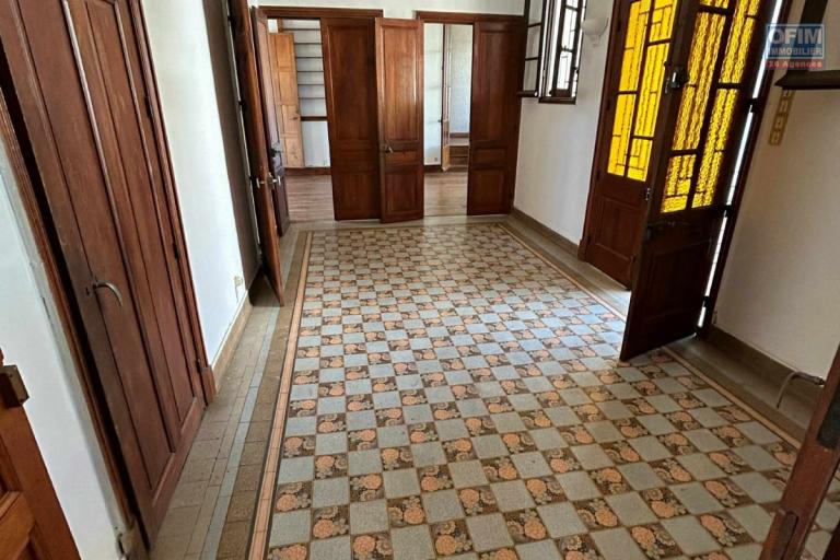 A LOUER, une villa F5 sise &agrave; Ambohidahy.