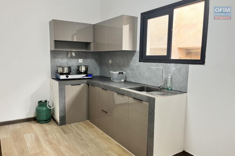 Une villa F5 sur 3 niveaux &agrave; Ambatolampy Timahafotsy ( CONTACT LALAINA )