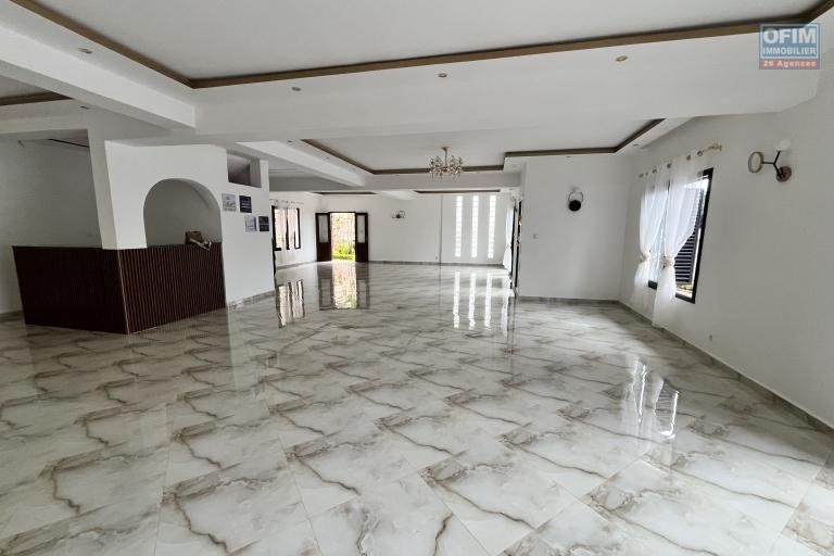 Une villa F5 sur 3 niveaux &agrave; Ambatolampy Timahafotsy ( CONTACT LALAINA 034 08 583 76 )