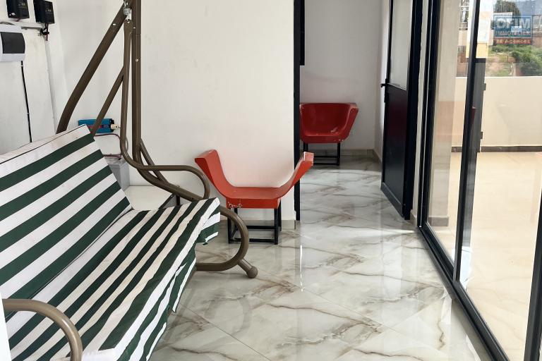 Une villa F5 sur 3 niveaux &agrave; Ambatolampy Timahafotsy ( CONTACT LALAINA )