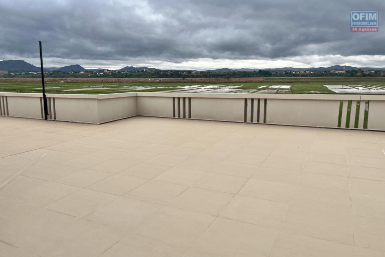 Une villa F5 sur 3 niveaux &agrave; Ambatolampy Timahafotsy ( CONTACT LALAINA 034 08 583 76 )