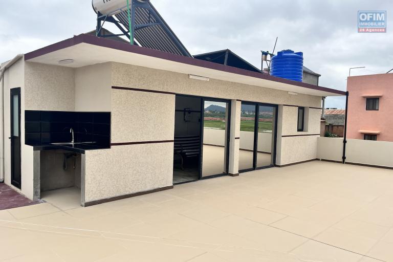 Une villa F5 sur 3 niveaux &agrave; Ambatolampy Timahafotsy ( CONTACT LALAINA 034 08 583 76 )