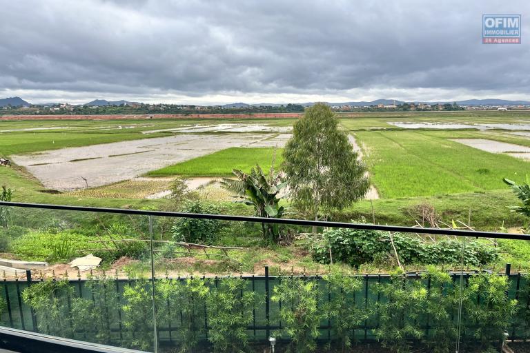 Une villa F5 sur 3 niveaux &agrave; Ambatolampy Timahafotsy ( CONTACT LALAINA 034 08 583 76 )