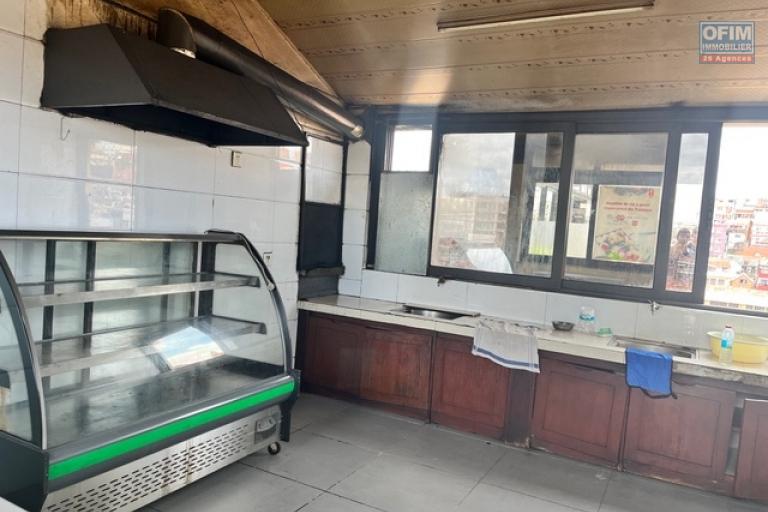 Un restaurant au roof top &agrave; Analakely ( CONTACT LALAINA )