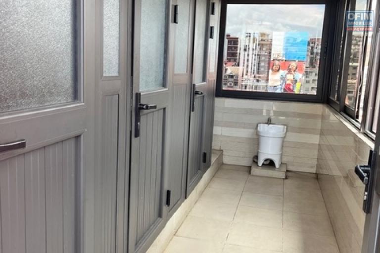 Un restaurant au roof top &agrave; Analakely ( CONTACT LALAINA 034 08 583 76 )