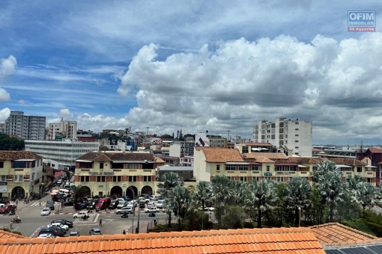 Un restaurant au roof top &agrave; Analakely ( CONTACT LALAINA 034 08 583 76 )