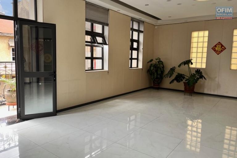 Deux bureaux de 50m2 et 90m2 &agrave; Analakely ( CONTACT LALAINA )