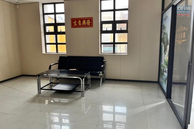 Deux bureaux de 50m2 et 90m2 &agrave; Analakely ( CONTACT LALAINA 034 08 583 76 )